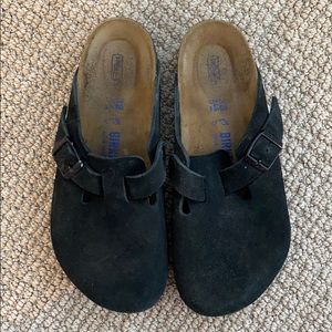 Birkenstock Boston in Black Suede